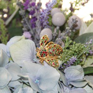 Joan Rivers Vintage Holly Berry Jolly Bee Pin